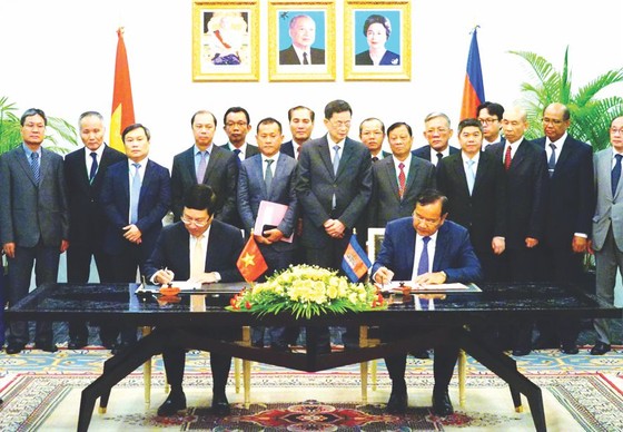 越柬簽訂 28 個領域協議備忘錄 ảnh 1