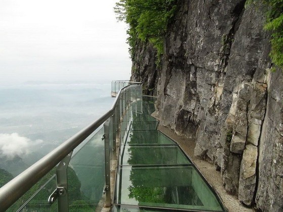 玻璃棧道懸崖吊橋？全球最不可思議的人行步道！ ảnh 2