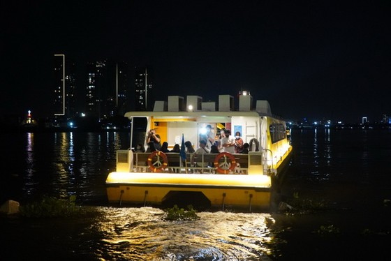 在西貢河上體驗３種休閑活動 ảnh 1