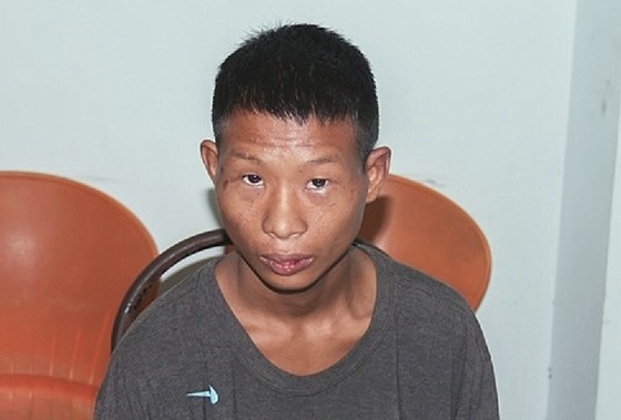 Trộm xe buýt rồi đâm vào lan can cầu khi tẩu thoát ảnh 1