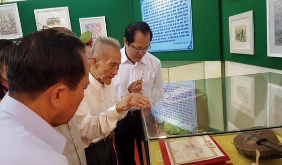 Triển lãm ảnh '50 năm thực hiện Di chúc của Chủ tịch Hồ Chí Minh' ảnh 3