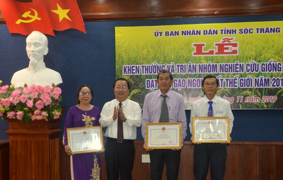 Khen thưởng nhóm nghiên cứu gạo ST25 ảnh 1
