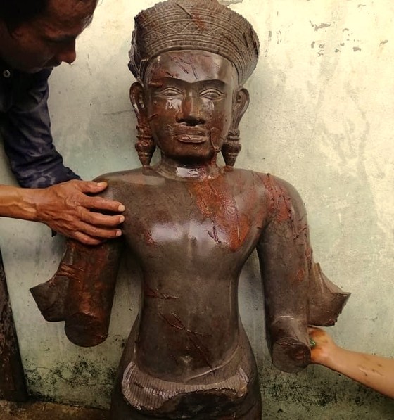 Tuyên truyền người dân không mê tín dị đoan 'bức tượng lạ' vừa được phát hiện ảnh 1