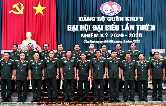 Trung tướng Huỳnh Chiến Thắng tái đắc cử Bí thư Đảng ủy Quân khu 9 ảnh 1