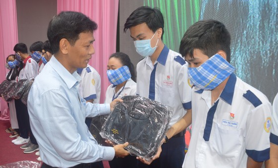 Sóc Trăng trao 406 học bổng Lương Định Của cho học sinh, sinh viên nghèo ảnh 1