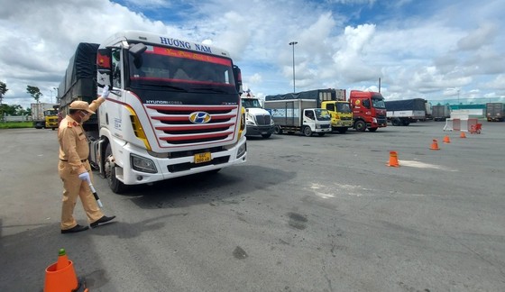 Cần Thơ vẫn giữ phương thức “đăng ký trước” và “sang xe, đổi tài” ảnh 4