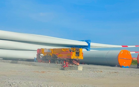 Quyết liệt tháo gỡ các khó khăn, vướng mắc trong thi công điện gió ảnh 4
