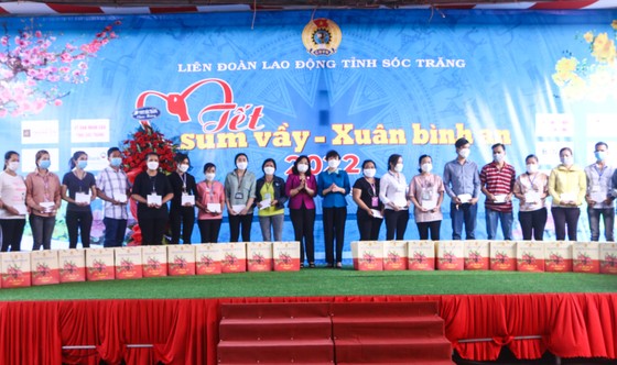 Phó Chủ tịch nước Võ Thị Ánh Xuân chúc tết công nhân tại Sóc Trăng ảnh 2