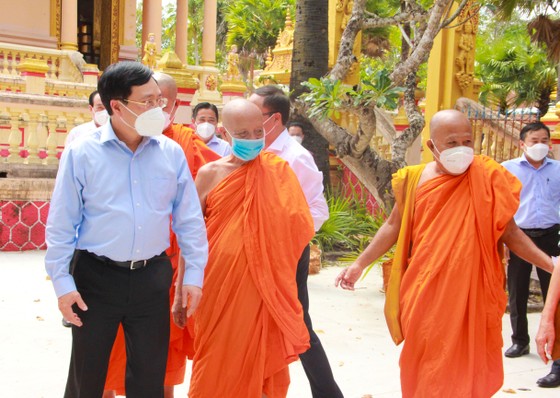 Phó Thủ tướng Thường trực Phạm Bình Minh chúc Tết Chôl Chnăm Thmây tại Sóc Trăng ảnh 2