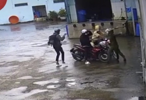 Công an Sóc Trăng xác minh clip 2 thanh niên bị công an đánh ảnh 1