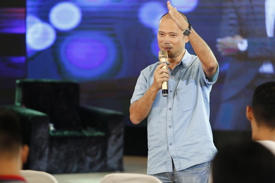 Lại Văn Sâm làm MC gameshow đầu tiên trên điện thoại ảnh 2