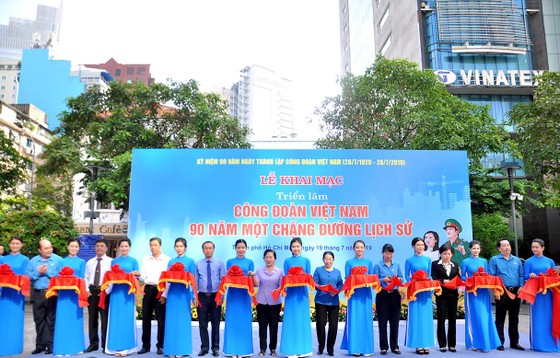 Khai mạc triển lãm 'Công đoàn Việt Nam – 90 năm một chặng đường lịch sử' ảnh 2