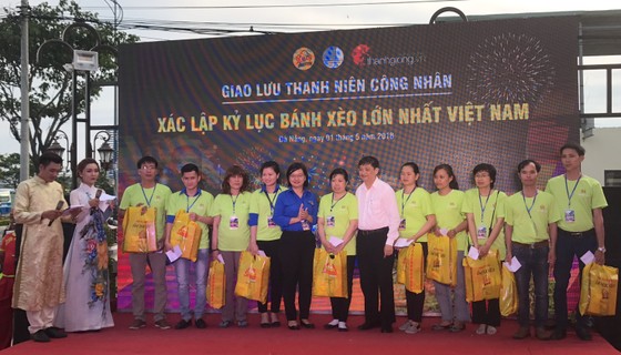 Xác lập kỷ lục bánh xèo lớn nhất Việt Nam tại Đà Nẵng ảnh 1
