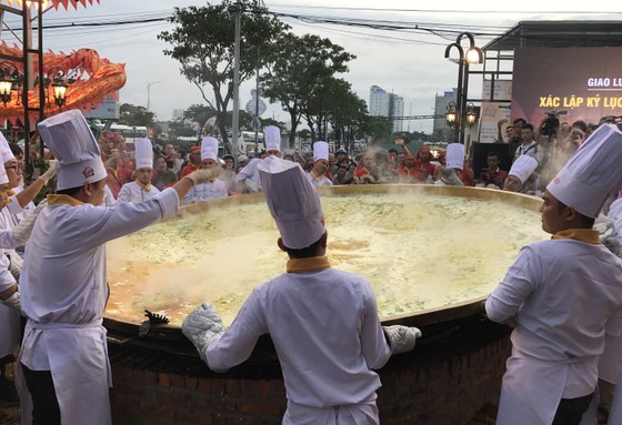 Xác lập kỷ lục bánh xèo lớn nhất Việt Nam tại Đà Nẵng ảnh 5