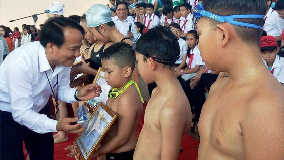 Sở GD-ĐT Đà Nẵng tổ chức dạy bơi cho 28.000 học sinh ảnh 3