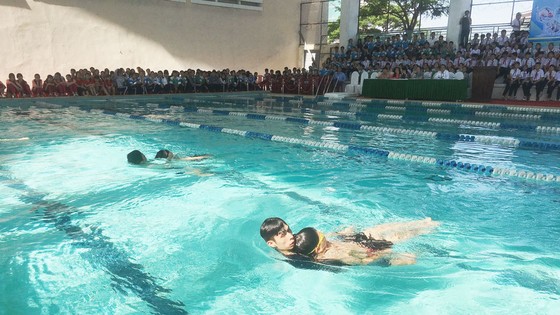 Sở GD-ĐT Đà Nẵng tổ chức dạy bơi cho 28.000 học sinh ảnh 1