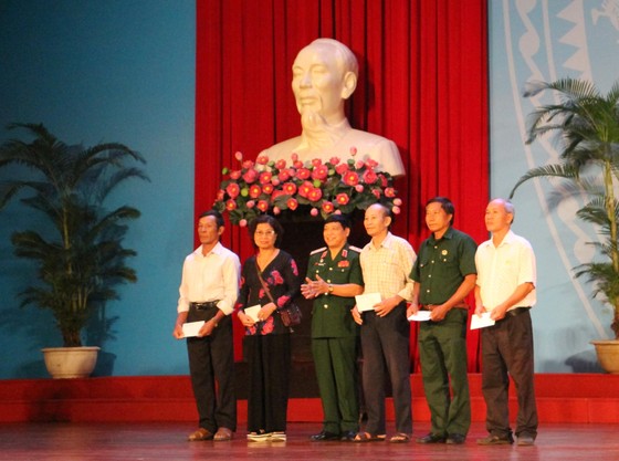 Phát động phong trào CCB Việt Nam gương mẫu thực hiện và vận động nhân dân giữ gìn trật tự ATGT ảnh 2