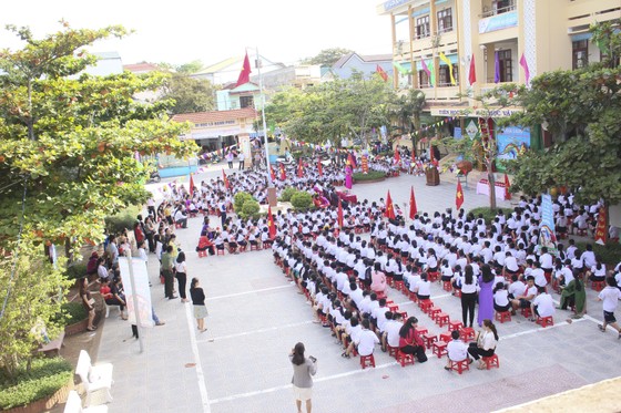 Nhiều trường học ảnh hưởng mưa lũ ở Quảng Trị, Hà Tĩnh khai giảng năm học mới ảnh 1