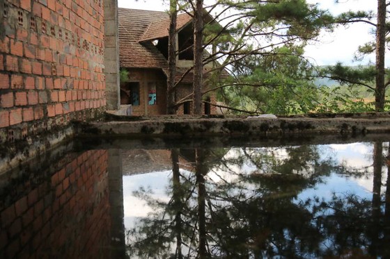 Khu biệt thự nghỉ dưỡng tại hồ Tuyền Lâm – Đà Lạt bỏ hoang nhiều năm ảnh 6