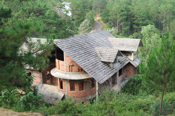 Khu biệt thự nghỉ dưỡng tại hồ Tuyền Lâm – Đà Lạt bỏ hoang nhiều năm ảnh 7
