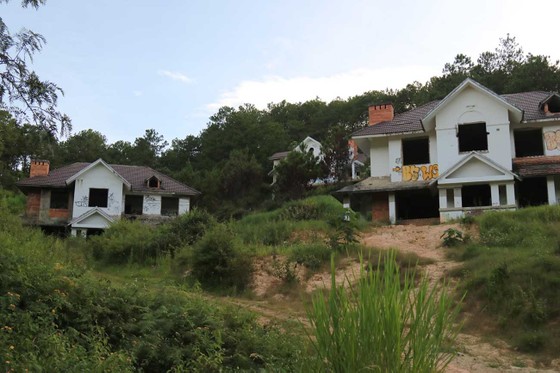 Khu biệt thự nghỉ dưỡng tại hồ Tuyền Lâm – Đà Lạt bỏ hoang nhiều năm ảnh 3
