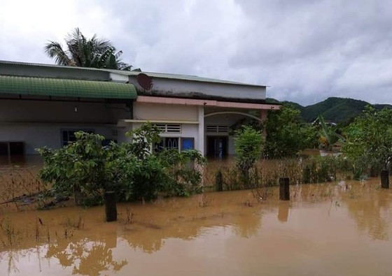 Mưa lớn khiến nhiều khu vực ở Lâm Đồng ngập sâu ảnh 5