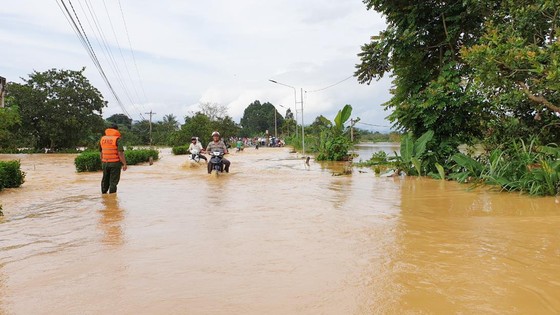 Mưa lũ làm hơn 1.350 căn nhà ở Lâm Đồng bị ngập ảnh 4