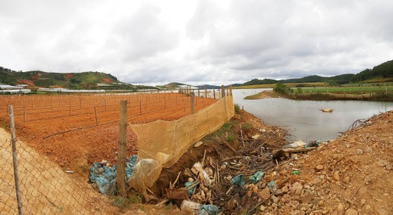 Hồ cấp nước sinh hoạt cho Đà Lạt ngày càng ô nhiễm ảnh 1