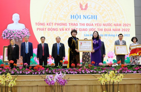 Phó Chủ tịch nước Võ Thị Ánh Xuân dự tổng kết phong trào thi đua yêu nước tại Lâm Đồng ảnh 1