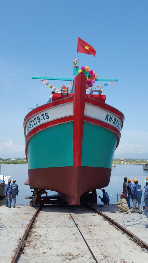 Hạ thủy tàu cá Trường Sa 05 ảnh 1