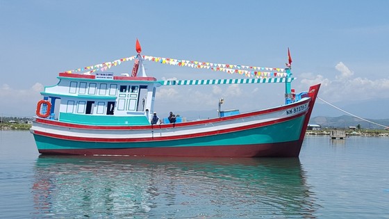 Hạ thủy tàu cá Trường Sa 05 ảnh 2