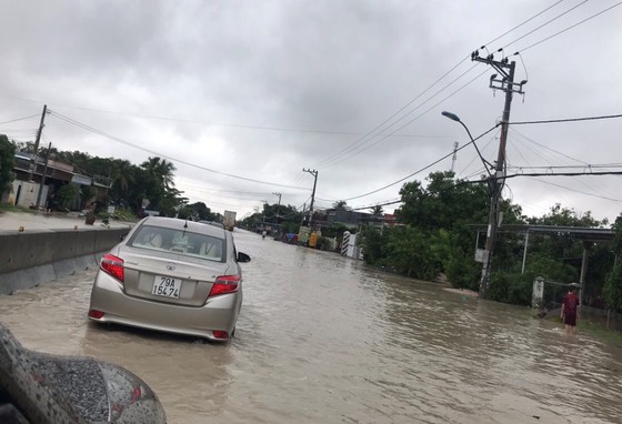 Vũng Tàu - Bến Tre mưa lớn, gió giật mạnh, Khánh Hòa - Ninh Thuận ngập lụt, đường sắt tê liệt  ảnh 14