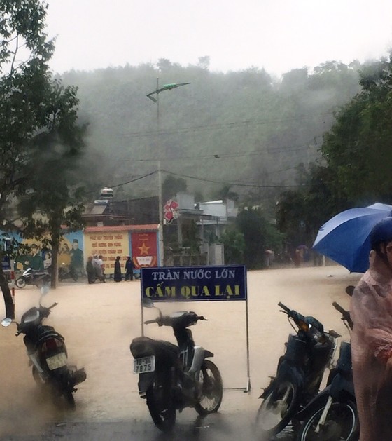 Vũng Tàu - Bến Tre mưa lớn, gió giật mạnh, Khánh Hòa - Ninh Thuận ngập lụt, đường sắt tê liệt  ảnh 17