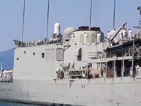 Tàu Hải quân Australia thăm cảng quốc tế Cam Ranh ảnh 4