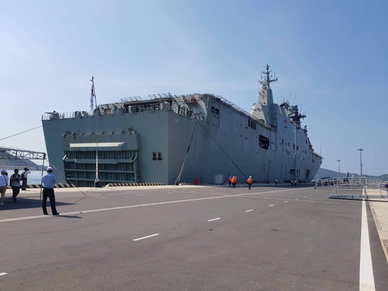 Tàu Hải quân Australia thăm cảng quốc tế Cam Ranh ảnh 2