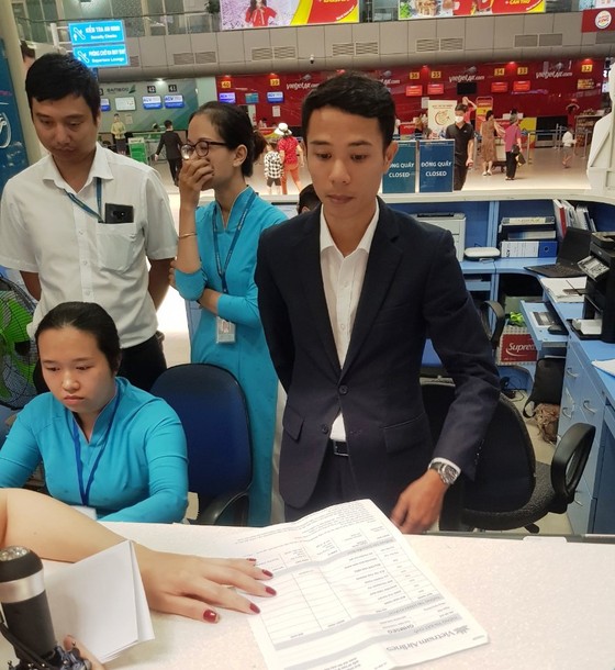 Hành khách bức xúc vì bị hủy chuyến bay không thông báo trước ảnh 2
