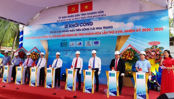 Khánh Hòa phấn đấu trở thành trung tâm kinh tế biển, trung tâm du lịch, dịch vụ lớn của cả nước ảnh 2