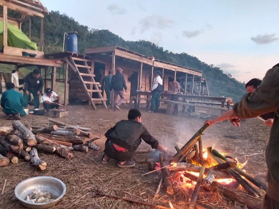 Đã tiếp cận được 36 du khách TPHCM mất liên lạc khi leo núi tại Khánh Hòa ảnh 2