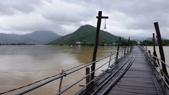 Cha và 2 con nhỏ chết thảm do nước lũ cuốn ở Khánh Hòa ảnh 4