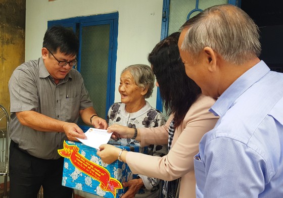 TPHCM tặng nhân dân Khánh Hòa và Phú Yên 600 triệu đồng ảnh 3