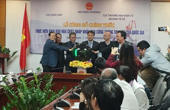 Nhận kết quả ngay khi nộp hồ sơ khai báo hóa chất nhập khẩu qua cổng thông tin một cửa quốc gia. ảnh 1