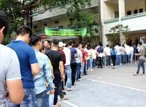 Hàng chục ngàn lao động thi tiếng Hàn để làm việc tại Hàn Quốc ảnh 1