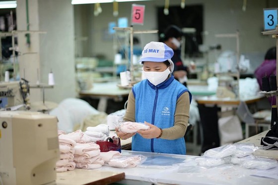 Bộ Công thương kết nối “tung” thêm hàng triệu khẩu trang ra thị trường ảnh 2