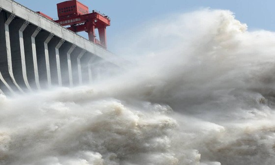 Trung Quốc xả lũ thủy điện xuống sông Hồng ảnh 6