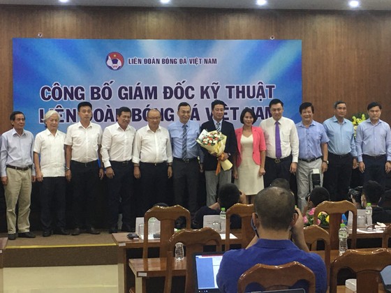 Ông thầy của các HLV bóng đá ra mắt tại Việt Nam  ảnh 2