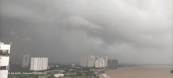 Áp thấp nối áp thấp, mưa như trút suốt 10 ngày ảnh 3