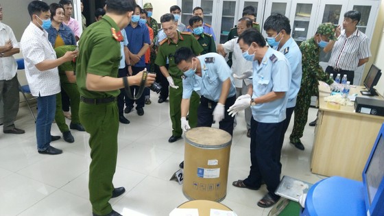 Phát hiện hơn 30 kg ketamin được giấu tinh vi trong thùng hàng qua cửa khẩu Tịnh Biên ảnh 2