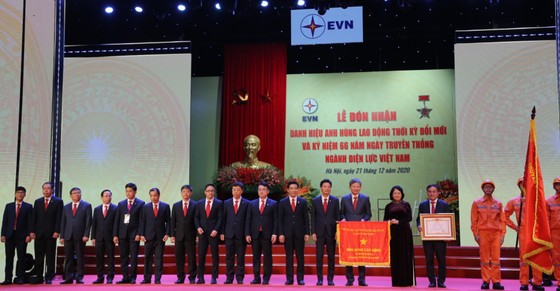 Điện lực Việt Nam đón nhận danh hiệu Anh hùng Lao động ảnh 2