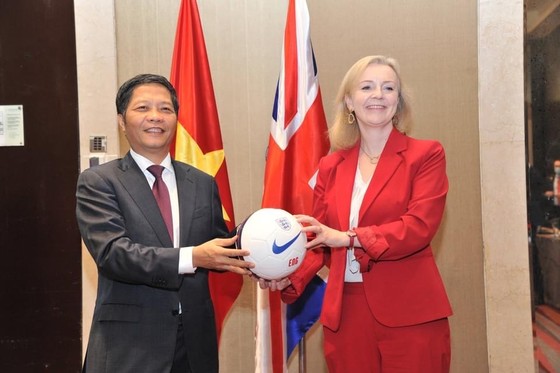 Việt Nam chính thức ký kết UKVFTA, thực thi từ 31-12-2020 ảnh 1