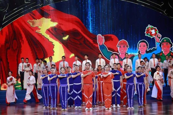 Chủ tịch nước Nguyễn Xuân Phúc: Tập trung giải quyết những vấn đề người lao động đang bức xúc ảnh 1